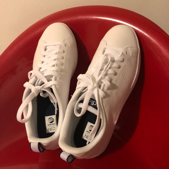 NWT : Adidas sneakers 👟 - Picture 4 of 7